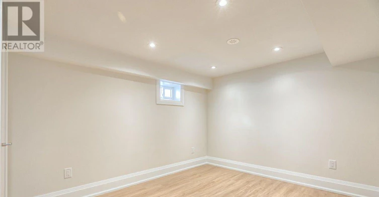 29 Hutton Avenue, Toronto, ON, M4C 3L2 - 21