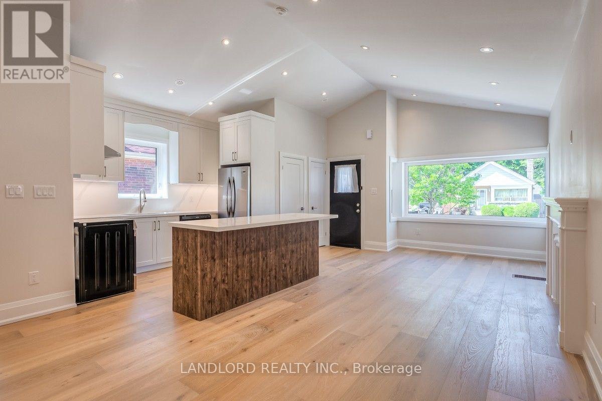 29 Hutton Avenue, Toronto, ON, M4C 3L2