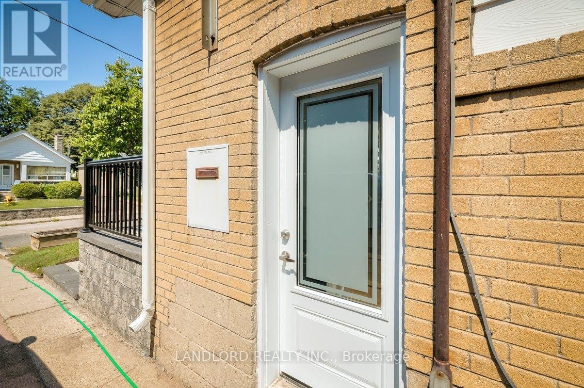 29 Hutton Avenue, Toronto, ON, M4C 3L2 - 26