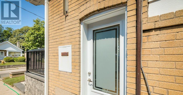 29 Hutton Avenue, Toronto, ON, M4C 3L2 - 26