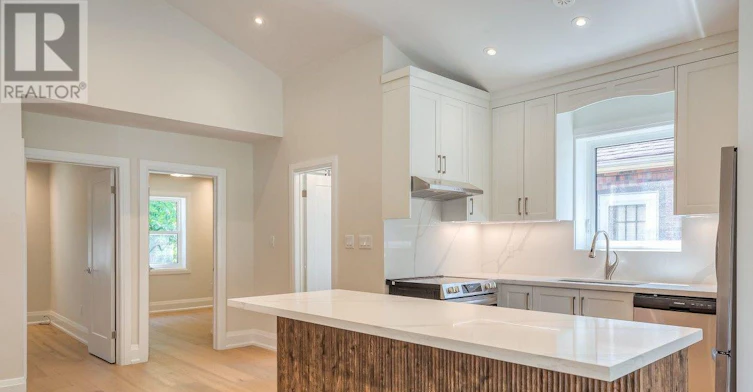 29 Hutton Avenue, Toronto, ON, M4C 3L2 - 6