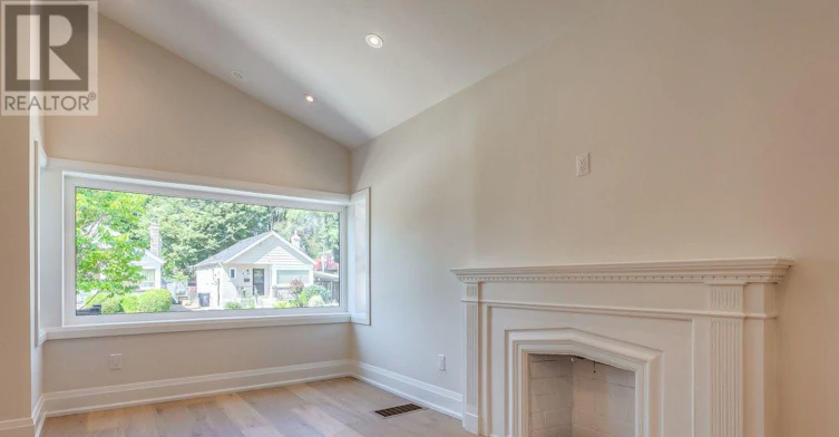 29 Hutton Avenue, Toronto, ON, M4C 3L2 - 4