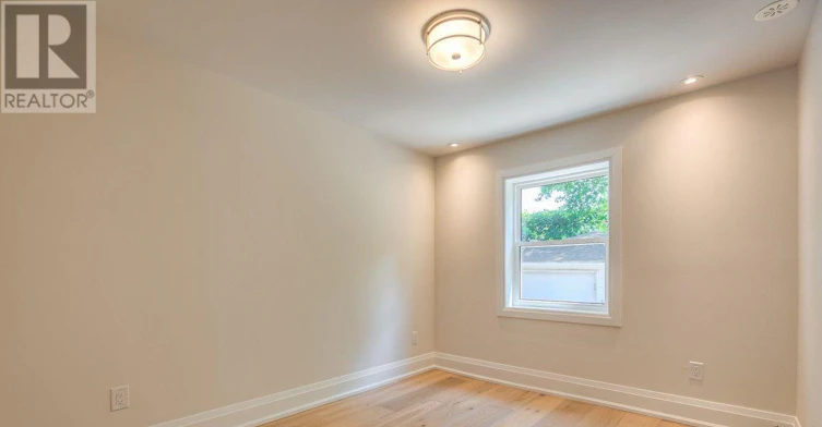 29 Hutton Avenue, Toronto, ON, M4C 3L2 - 12
