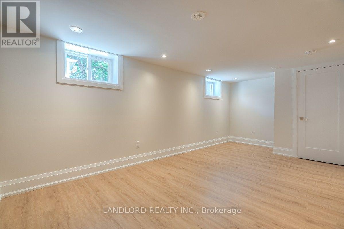 29 Hutton Avenue, Toronto, ON, M4C 3L2 - 20