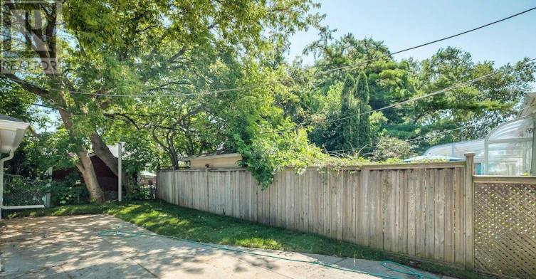 29 Hutton Avenue, Toronto, ON, M4C 3L2 - 28