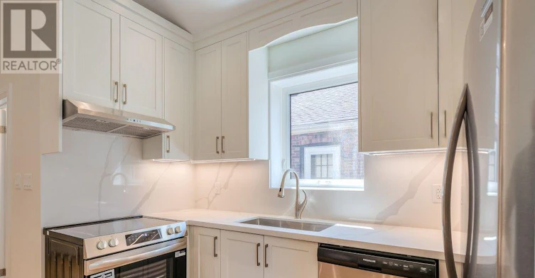 29 Hutton Avenue, Toronto, ON, M4C 3L2 - 8