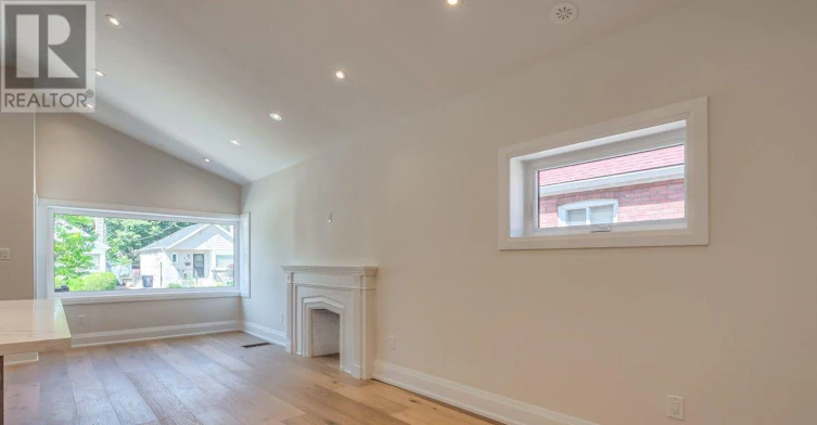 29 Hutton Avenue, Toronto, ON, M4C 3L2 - 5