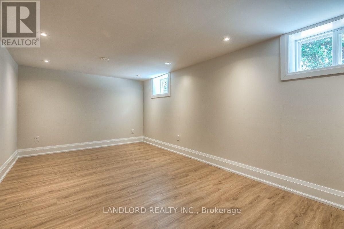 29 Hutton Avenue, Toronto, ON, M4C 3L2 - 19