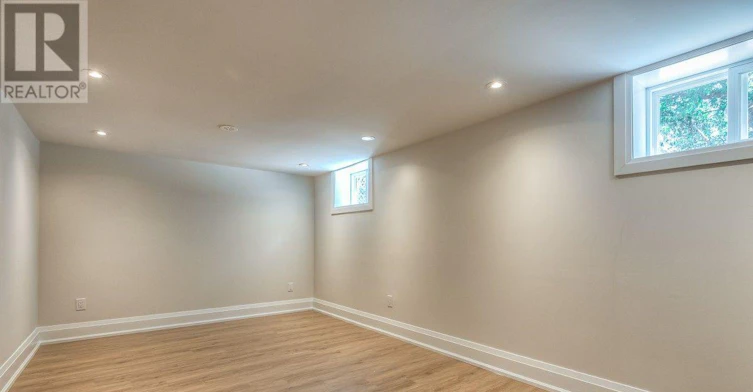 29 Hutton Avenue, Toronto, ON, M4C 3L2 - 19
