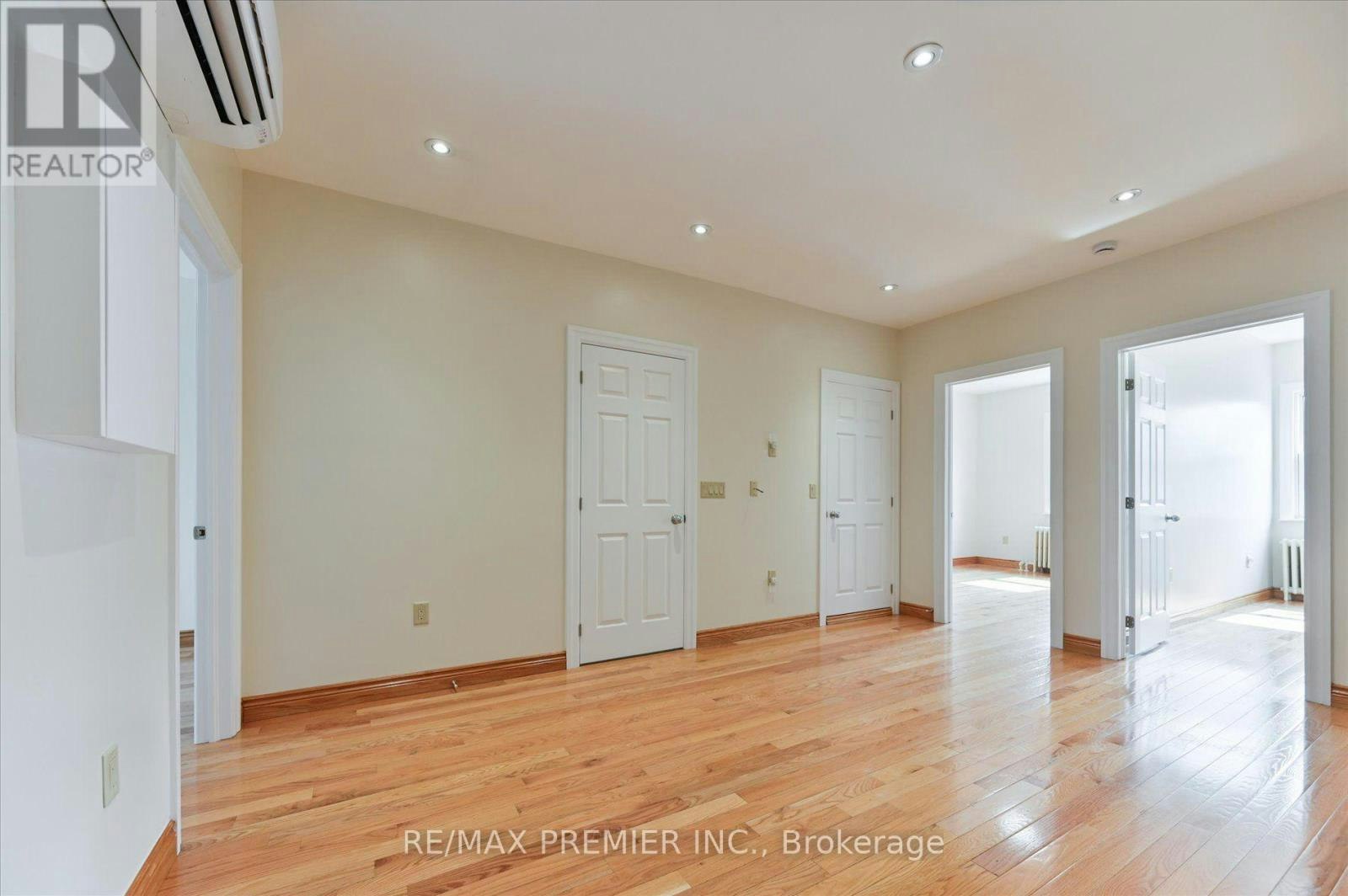 1575 Bayview Avenue, Toronto, ON, M4G 3B5 - 2