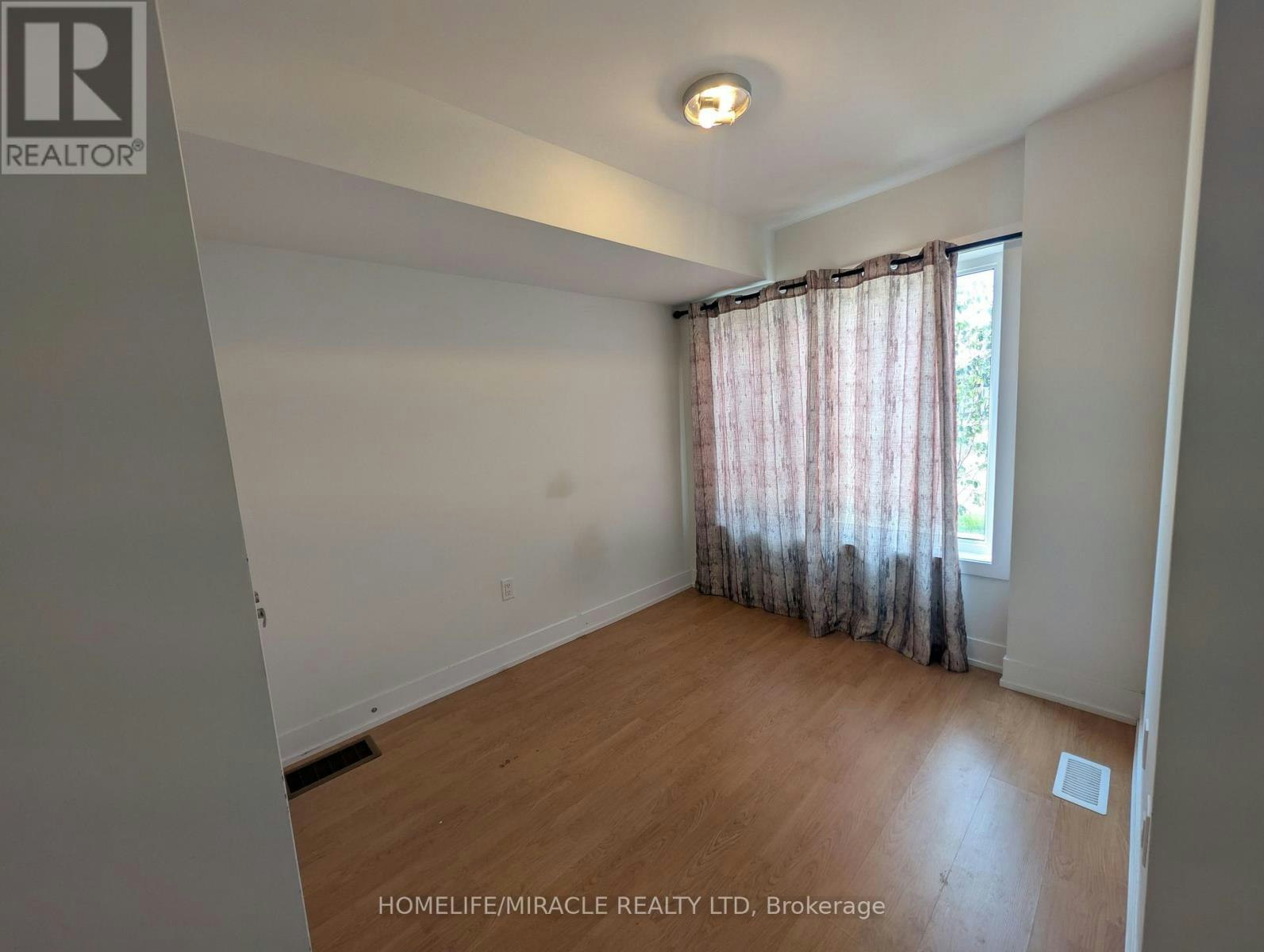 1553 Midland Avenue, Toronto, ON, M1P 0G3 - 4