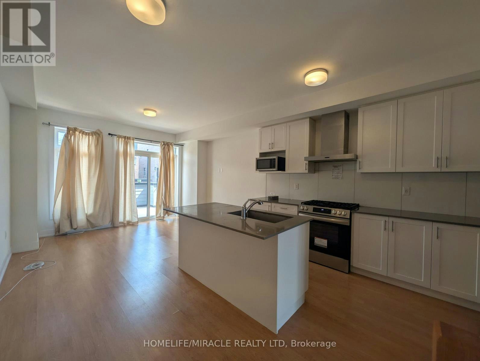 1553 Midland Avenue, Toronto, ON, M1P 0G3 - 6
