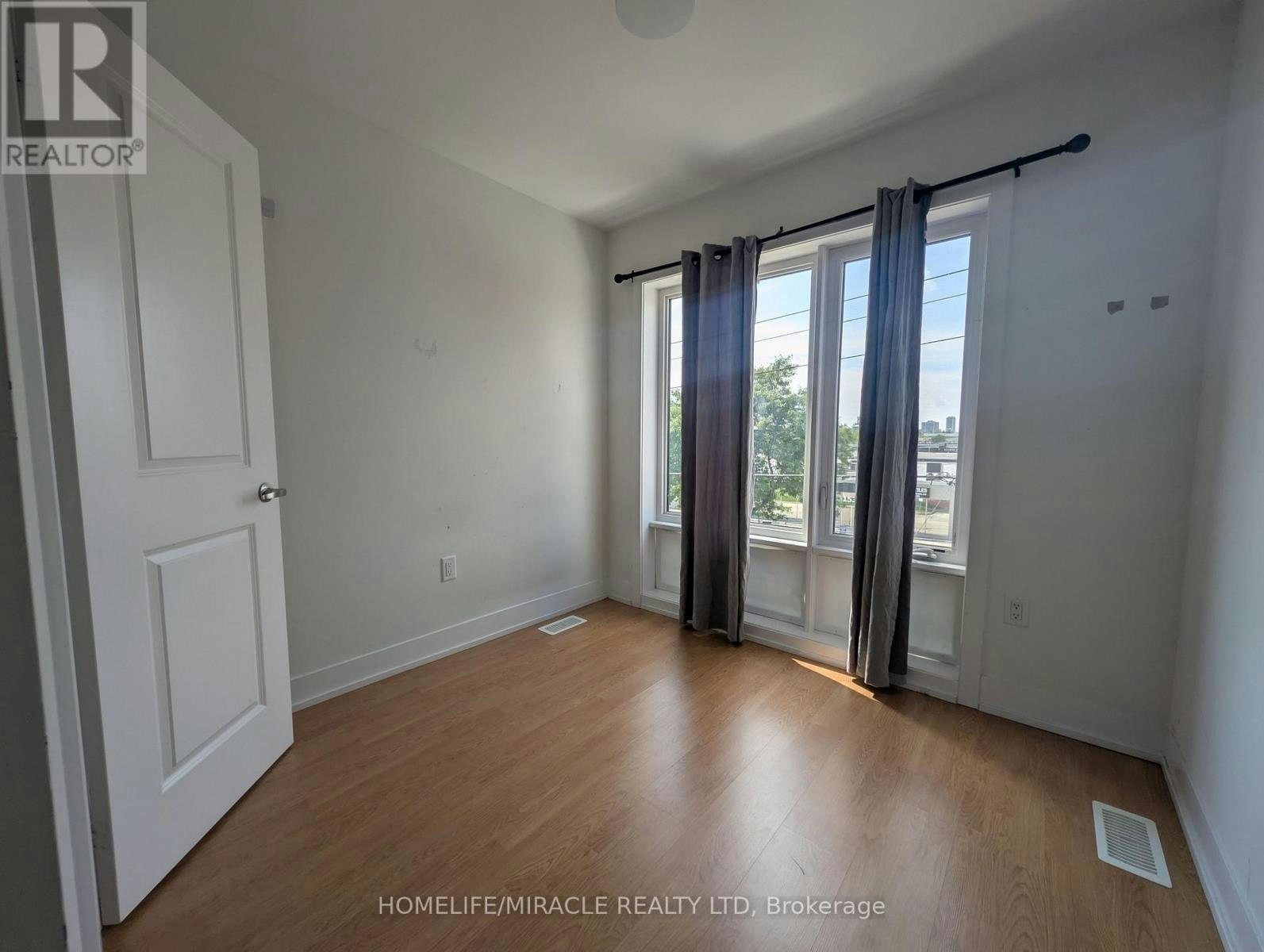 1553 Midland Avenue, Toronto, ON, M1P 0G3 - 17