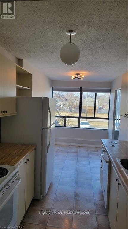 202-1600 Adelaide Street, London, ON, N5X 3H6 - 2