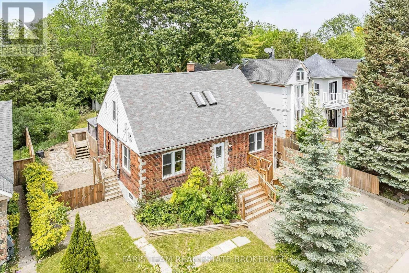18 Holgate Street, Barrie, ON, L4N 2T5