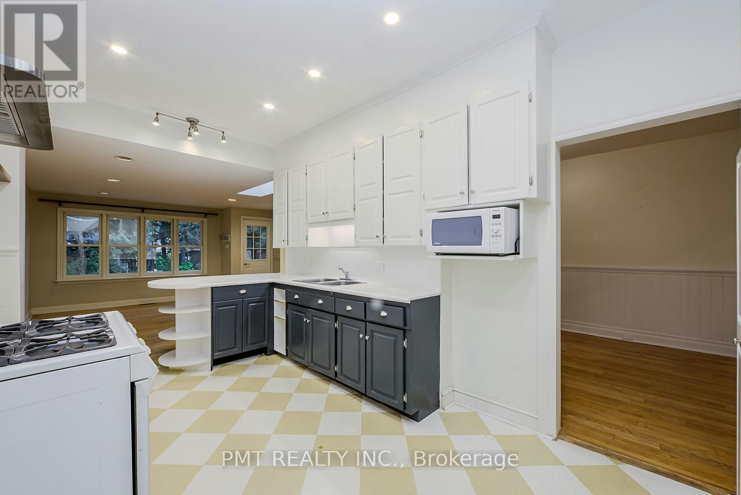 47 Herbert Avenue, Toronto, ON, M4L 3P8 - 23