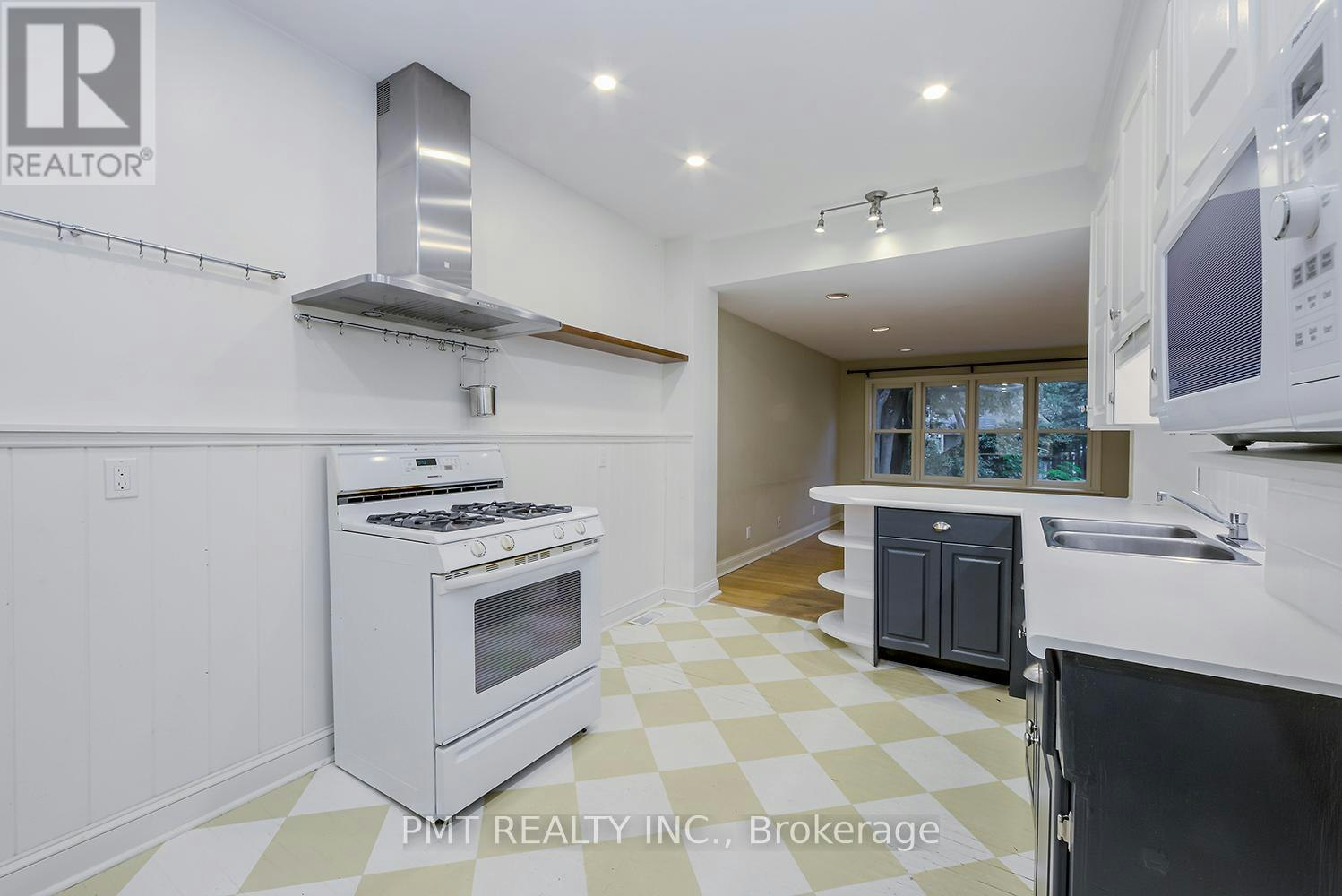 47 Herbert Avenue, Toronto, ON, M4L 3P8 - 24