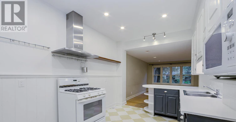47 Herbert Avenue, Toronto, ON, M4L 3P8 - 24