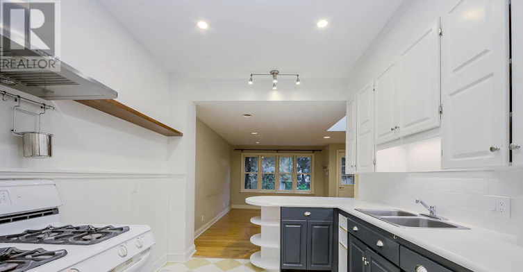 47 Herbert Avenue, Toronto, ON, M4L 3P8 - 22