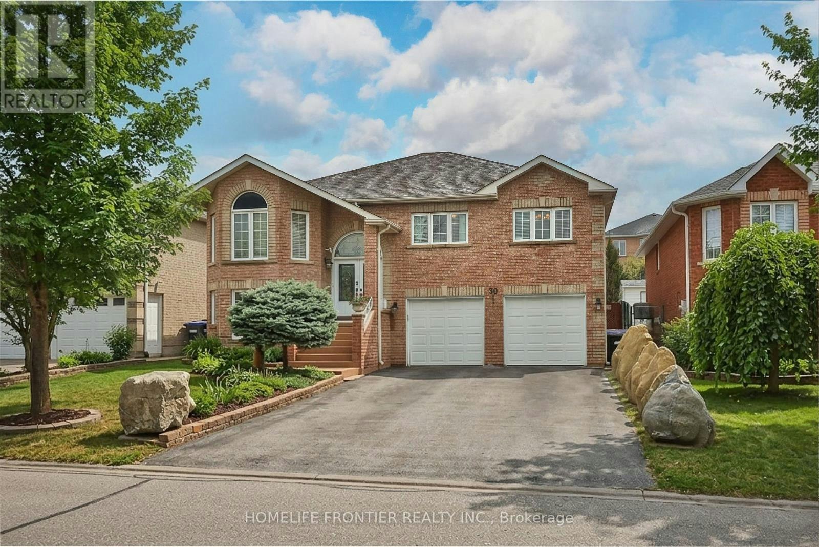 30 Saint Avenue, Bradford West Gwillimbury, ON, L3Z 3E6