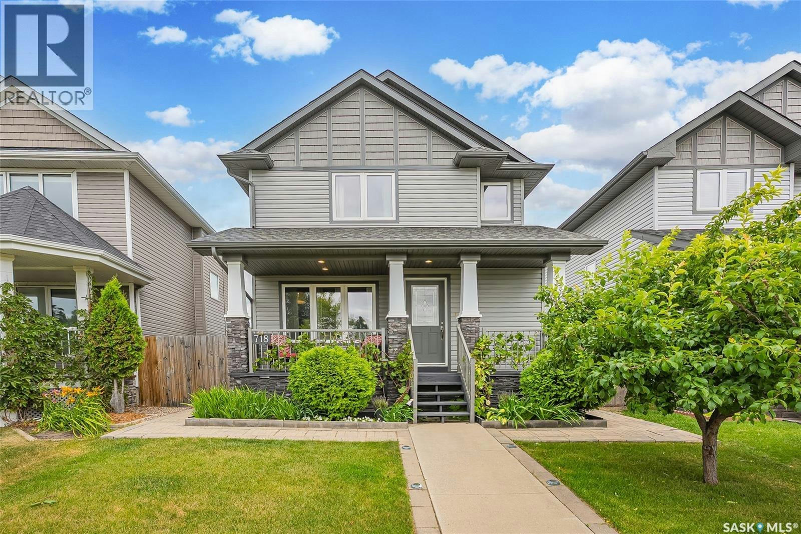 718 Stonebridge Common, Saskatoon, SK, S7T 0M8