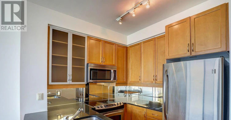 701-18 Yorkville Avenue, Toronto, ON, M4W 3Y8 - 4