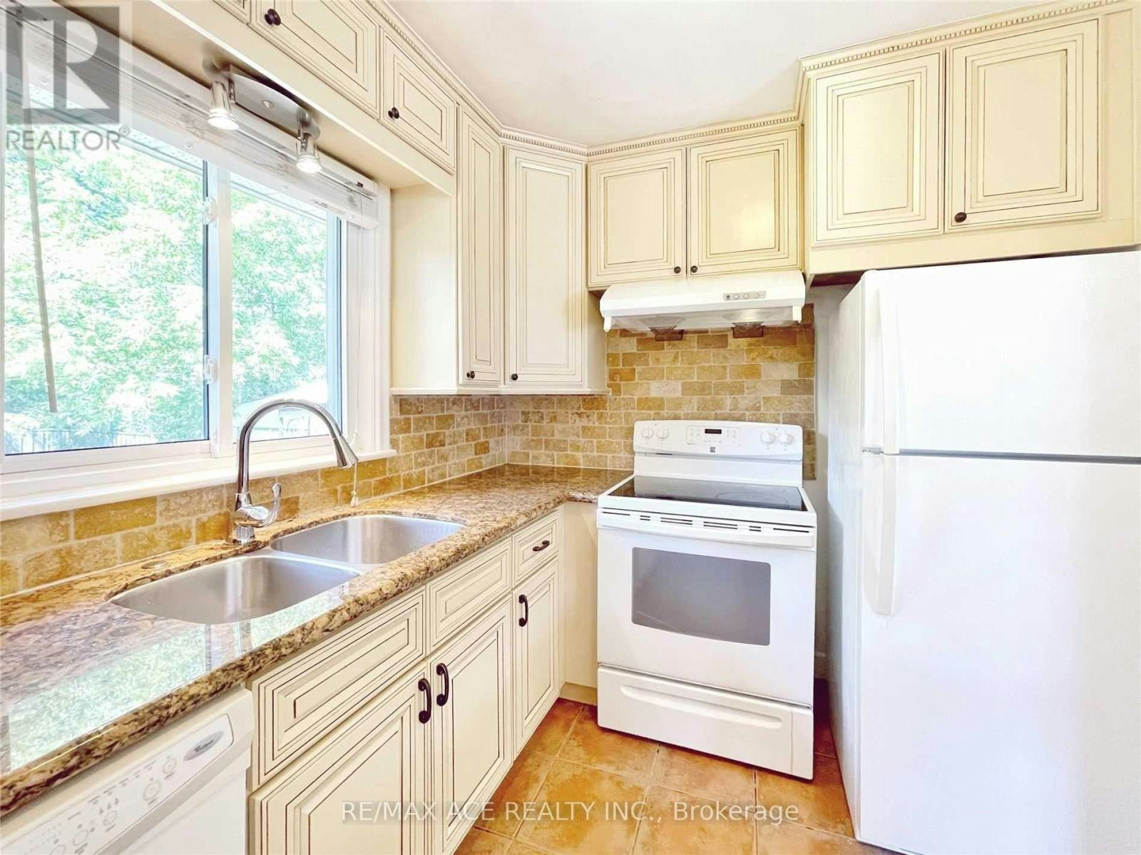 MAIN-246 Horsham Avenue, Toronto, ON, M2N 2A6 - 9
