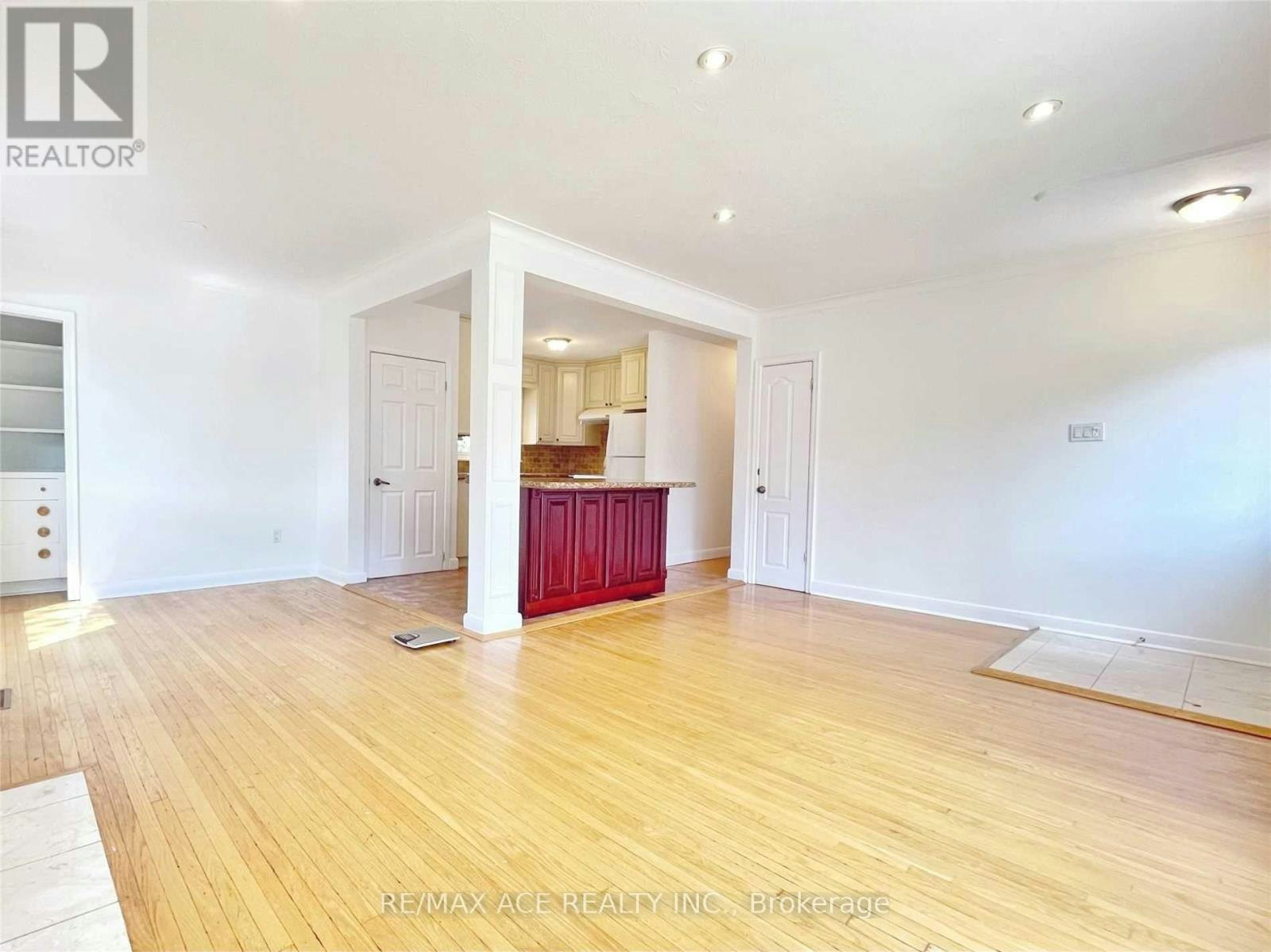 MAIN-246 Horsham Avenue, Toronto, ON, M2N 2A6 - 4