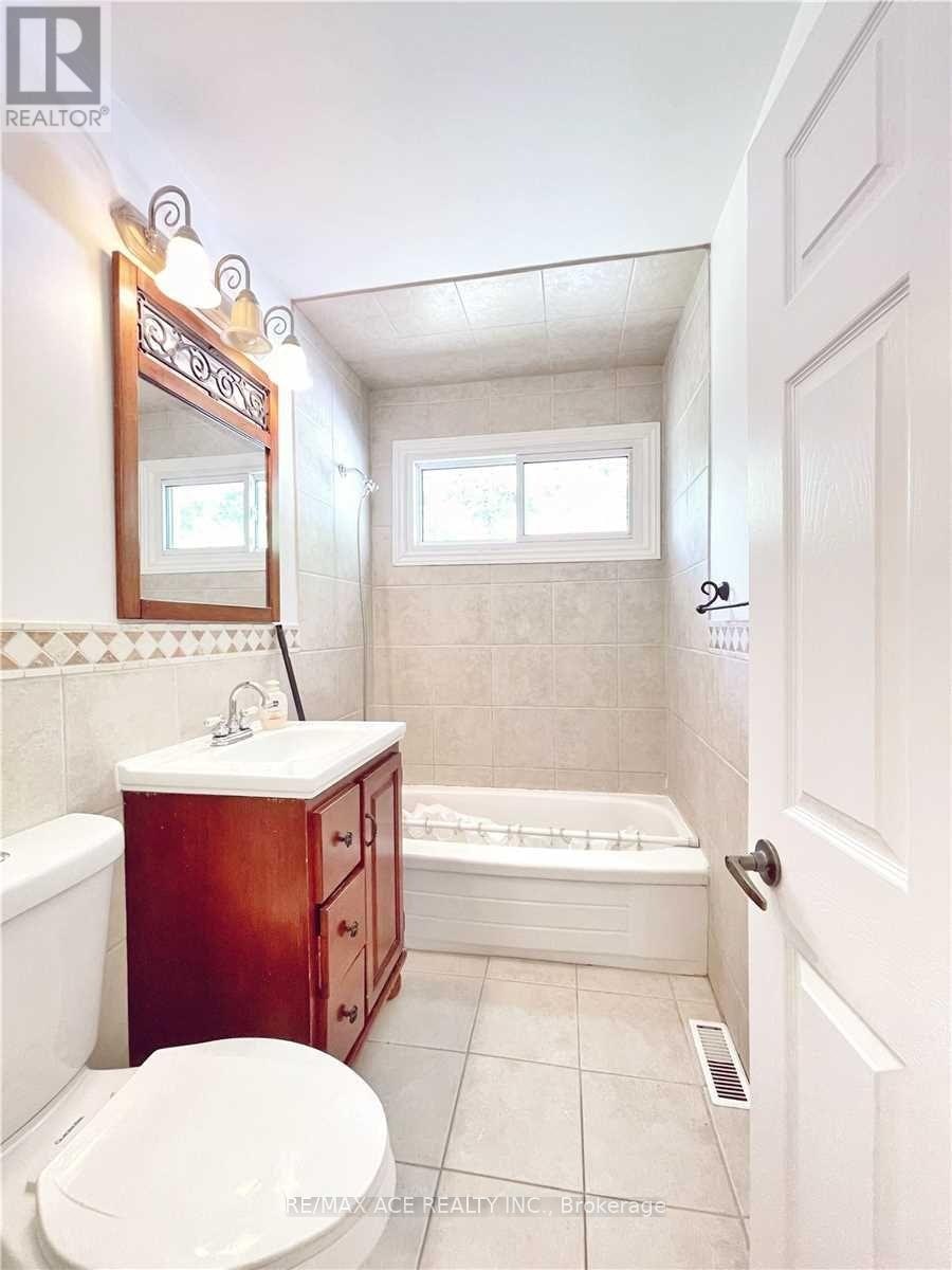 MAIN-246 Horsham Avenue, Toronto, ON, M2N 2A6 - 11