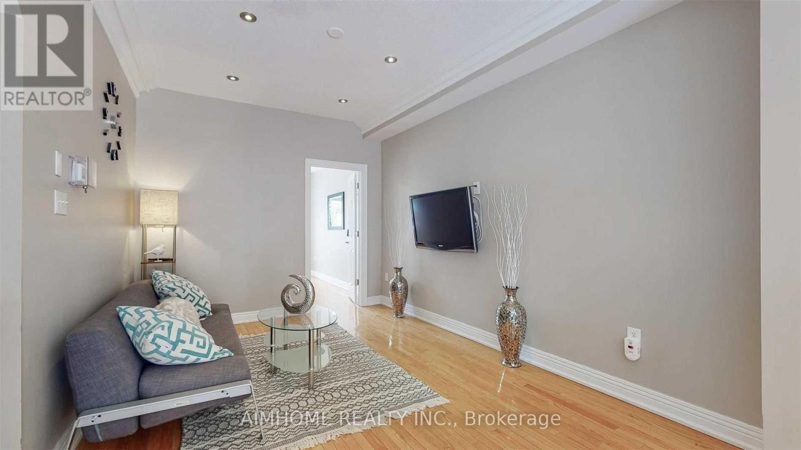 UPPER-10 Portsmouth Road, Vaughan, ON, L6A 3E7 - 3