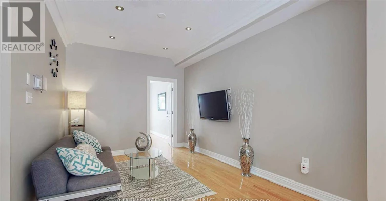 UPPER-10 Portsmouth Road, Vaughan, ON, L6A 3E7 - 3