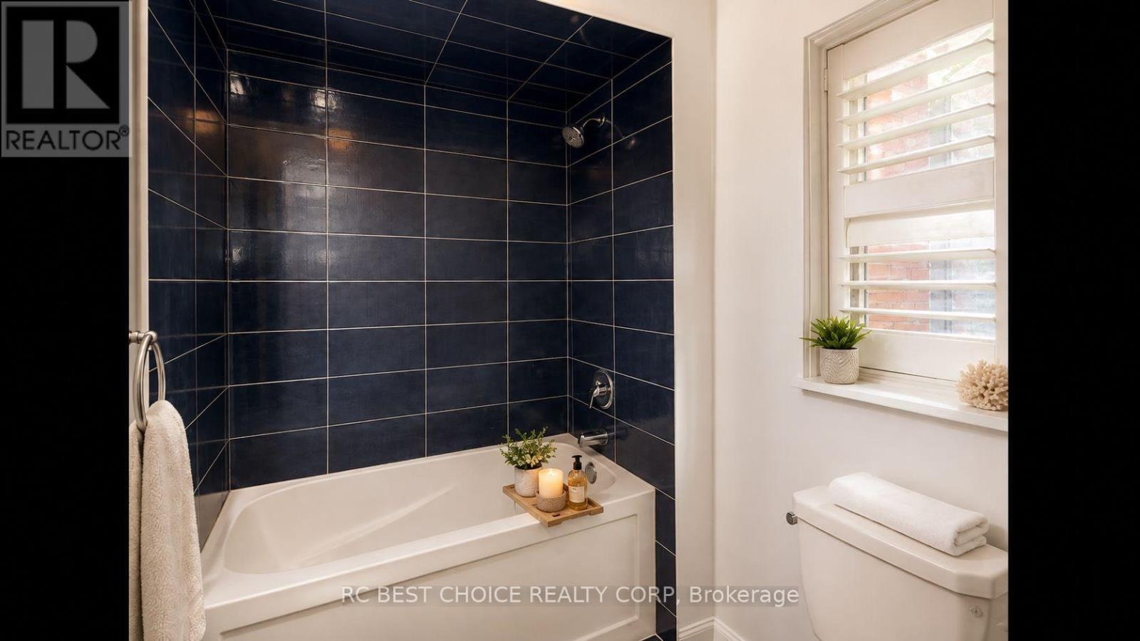 MAIN-23 Durhamview Crescent, Whitchurch-Stouffville, ON, L4S 1S4 - 11