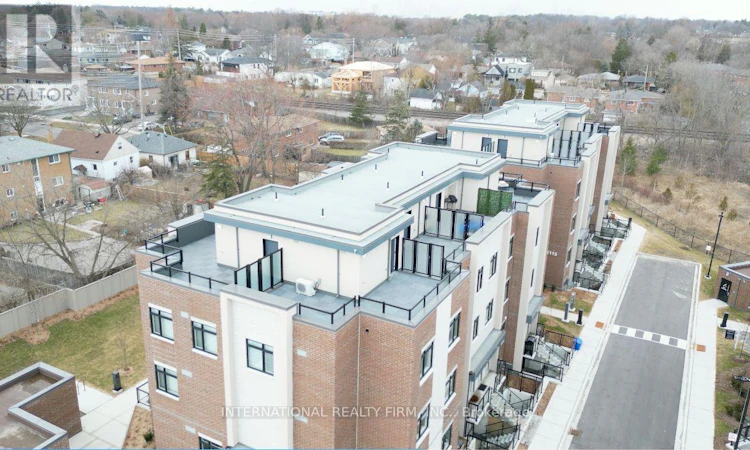 216-1085 Douglas Mccurdy Common