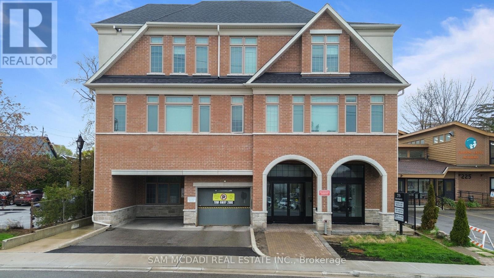 308-215 Broadway Street, Mississauga, ON, L5M 1J1
