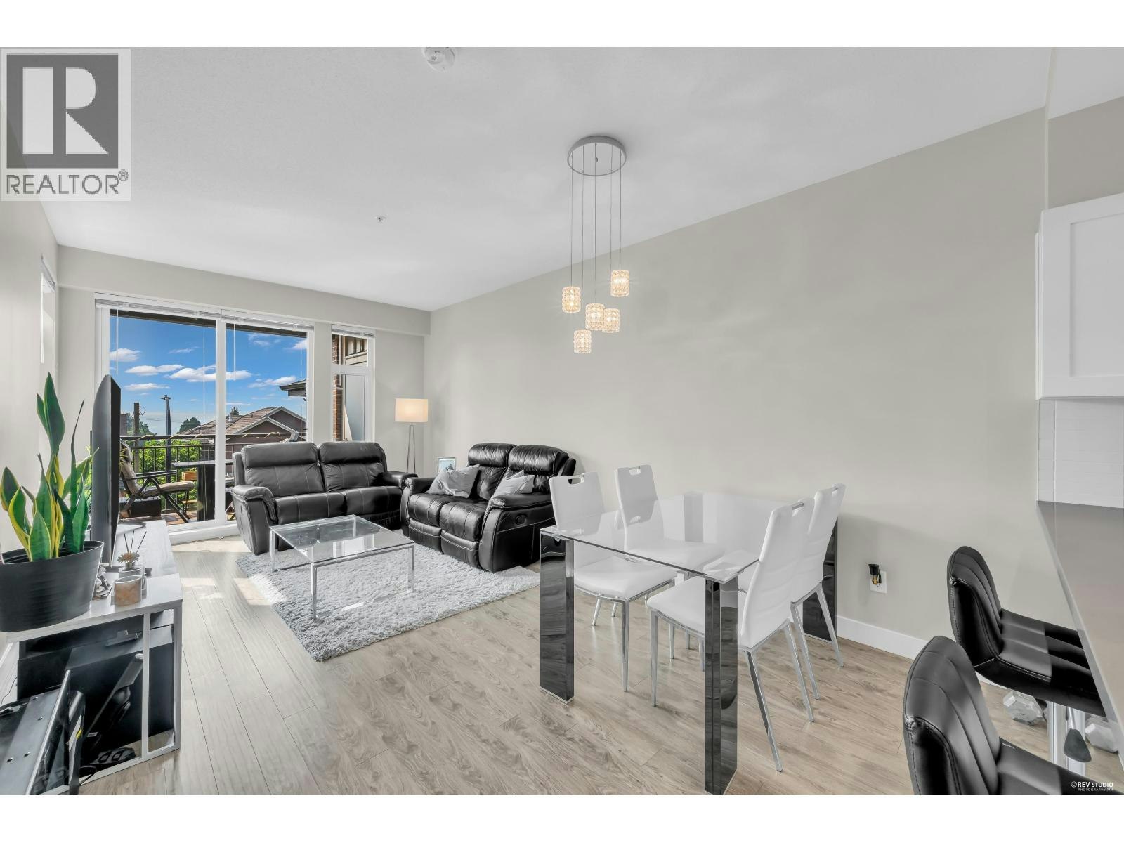 2201-963 Charland Avenue, Coquitlam, BC, V3K 0E2
