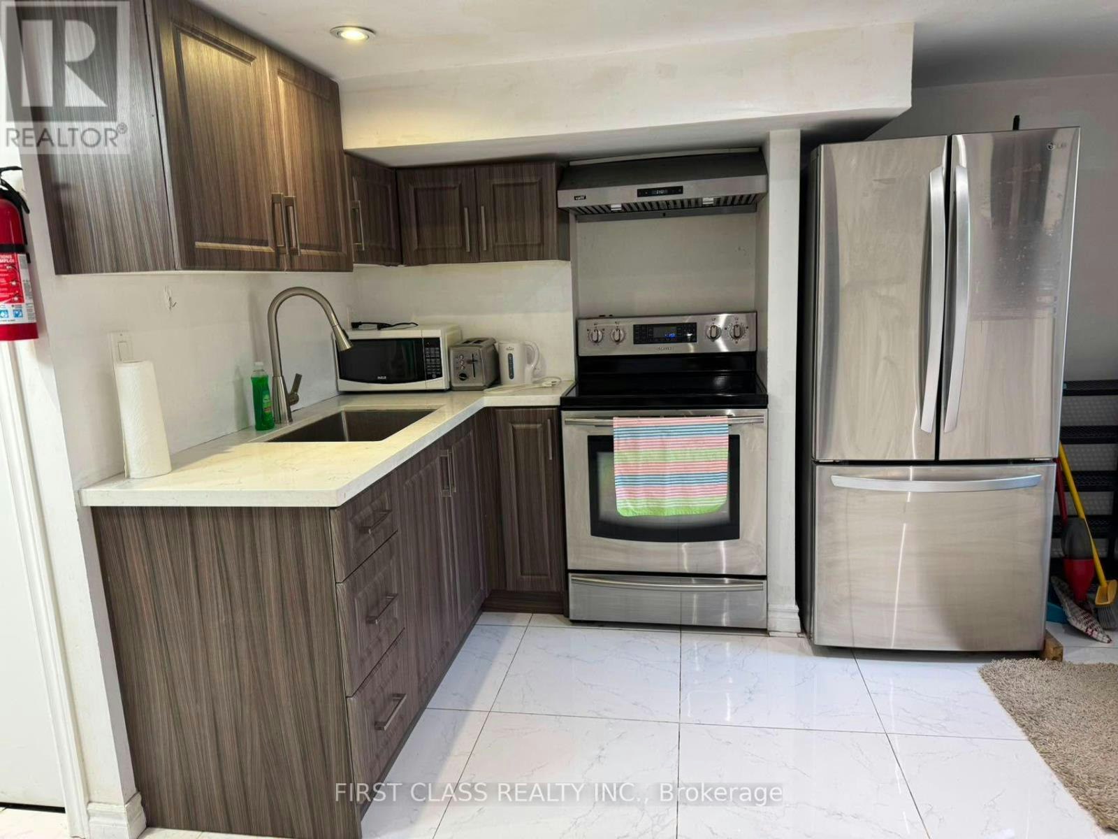 BSMNT-524 Bathurst Street, Toronto, ON, M5S 2P9 - 2