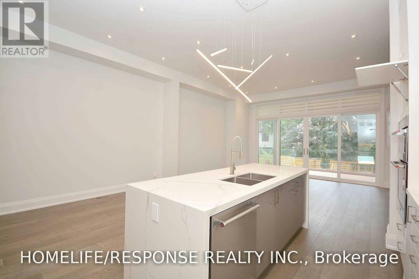 14B Pine Avenue N, Mississauga, ON, L5H 2P8 - 9