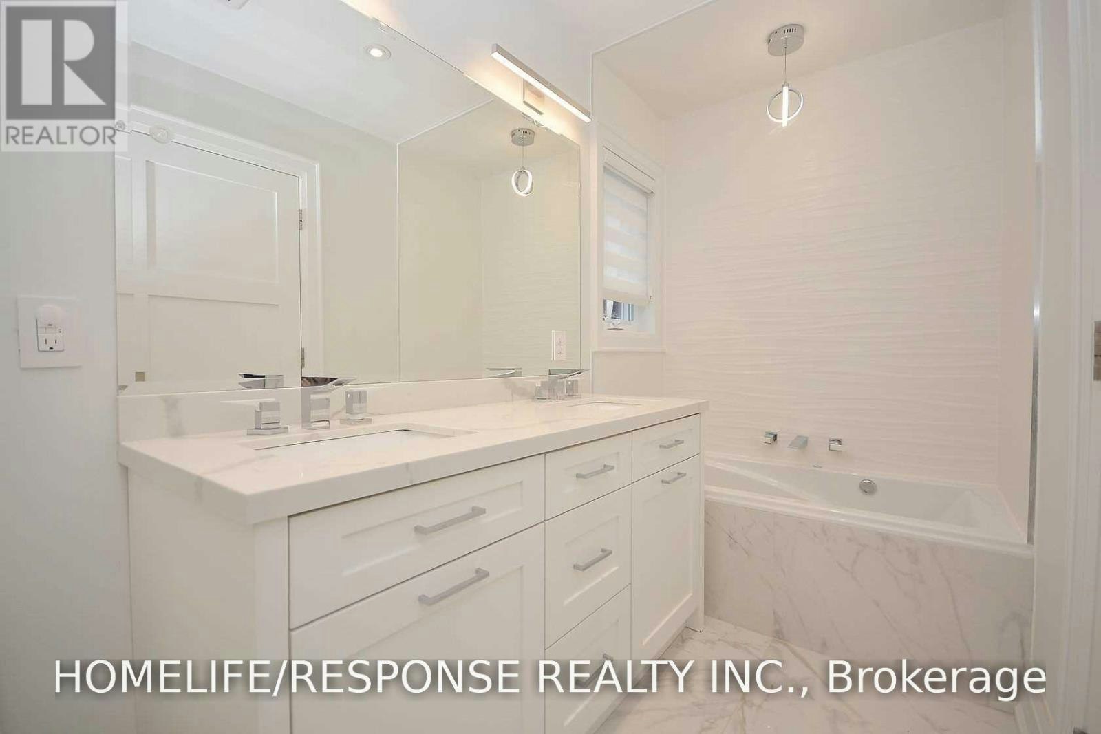 14B Pine Avenue N, Mississauga, ON, L5H 2P8 - 18