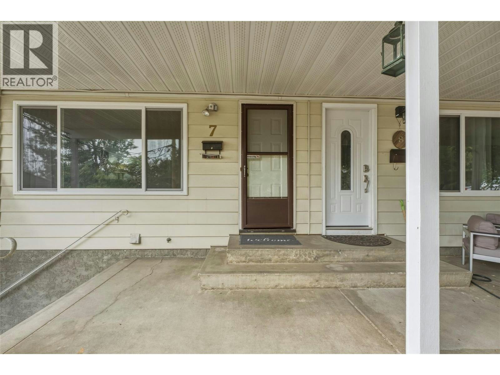 7-3807 32 Avenue - 2