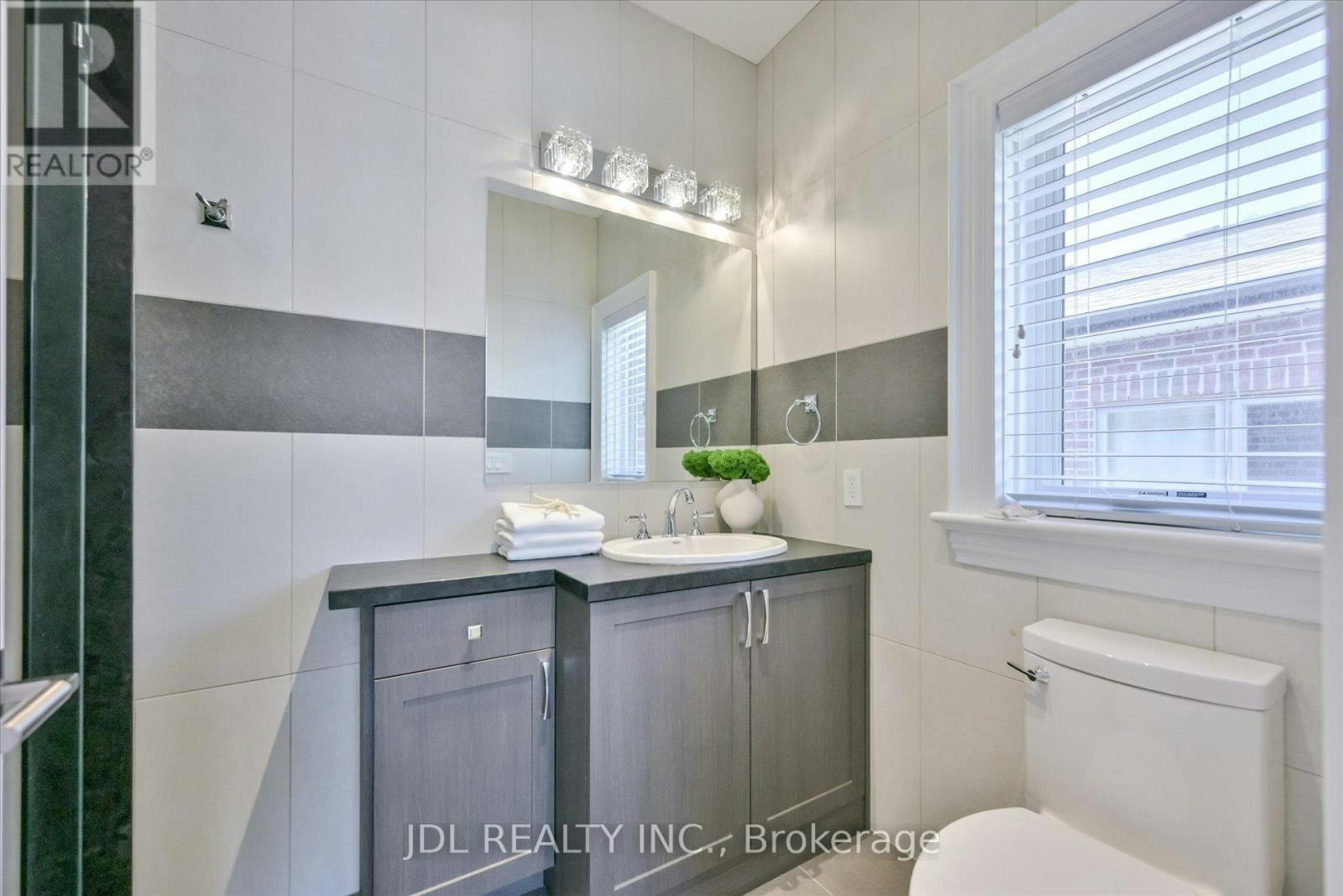 38A Doverwood Court, Toronto, ON, M2M 2G8 - 34