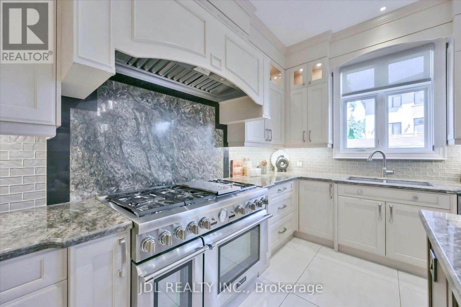 38A Doverwood Court, Toronto, ON, M2M 2G8 - 12