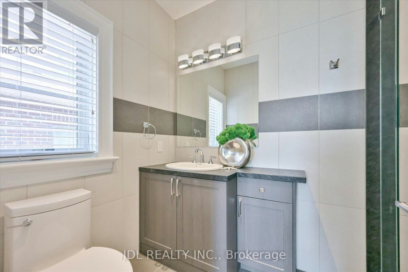 38A Doverwood Court, Toronto, ON, M2M 2G8 - 36