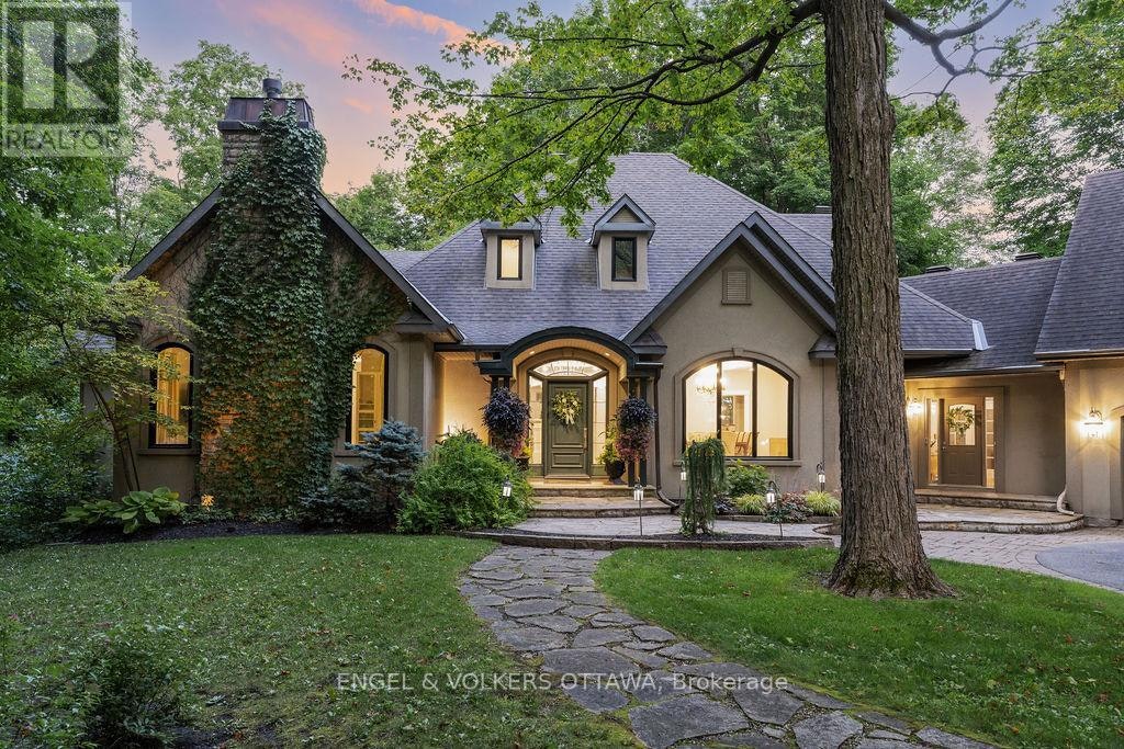 1412 Houston Crescent, Ottawa, ON, K2W 1B6