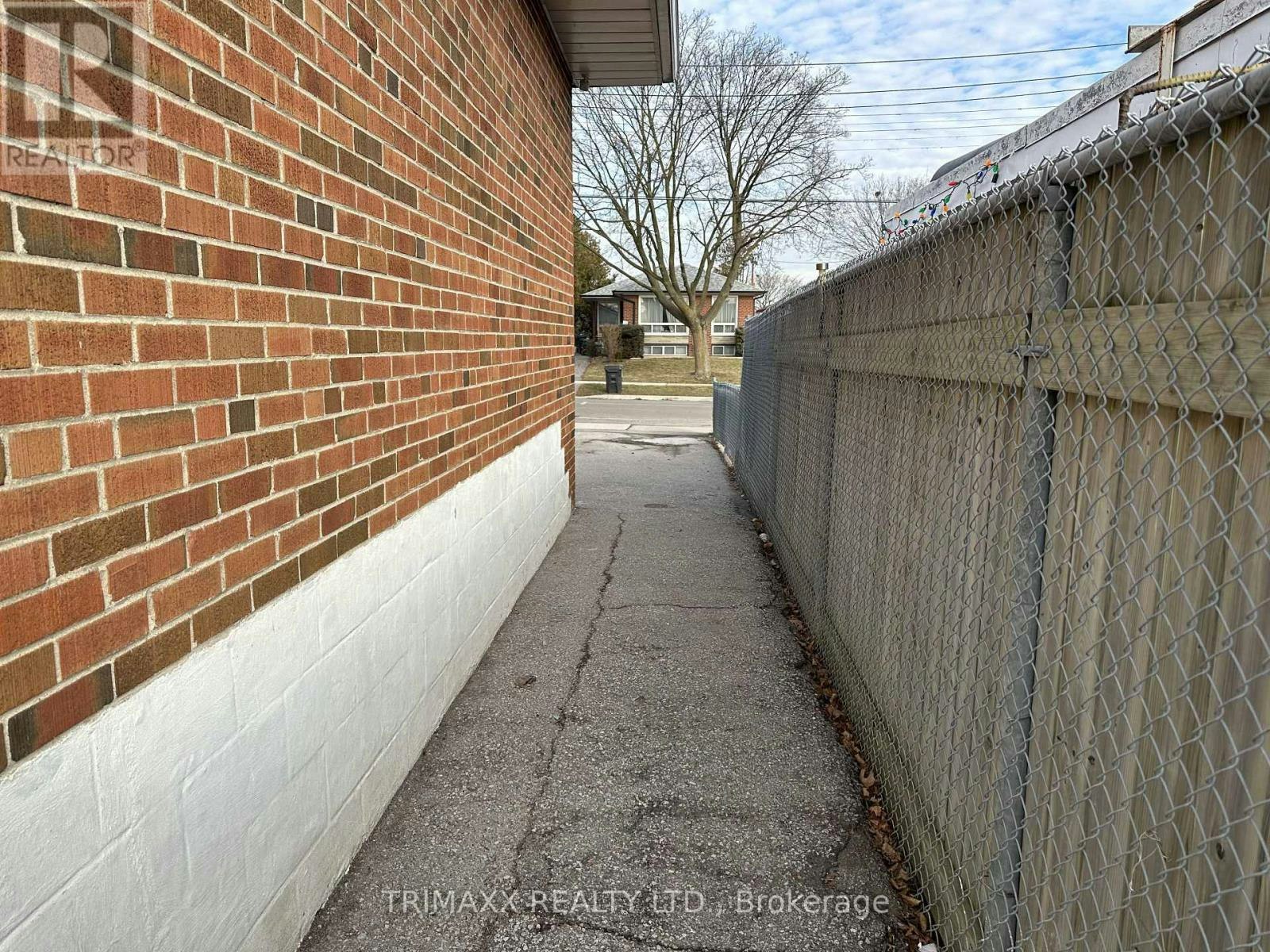BSMT-93 Jeffcoat Drive, Toronto, ON, M9W 3B9 - 2