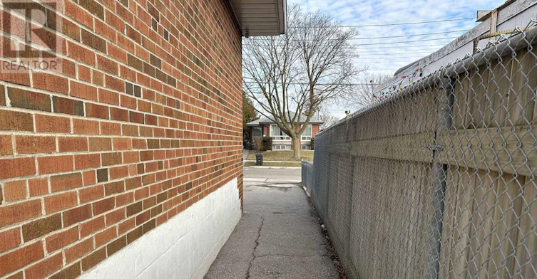 BSMT-93 Jeffcoat Drive, Toronto, ON, M9W 3B9 - 2
