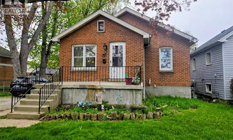 36 Mcnaughton Ave Avenue E