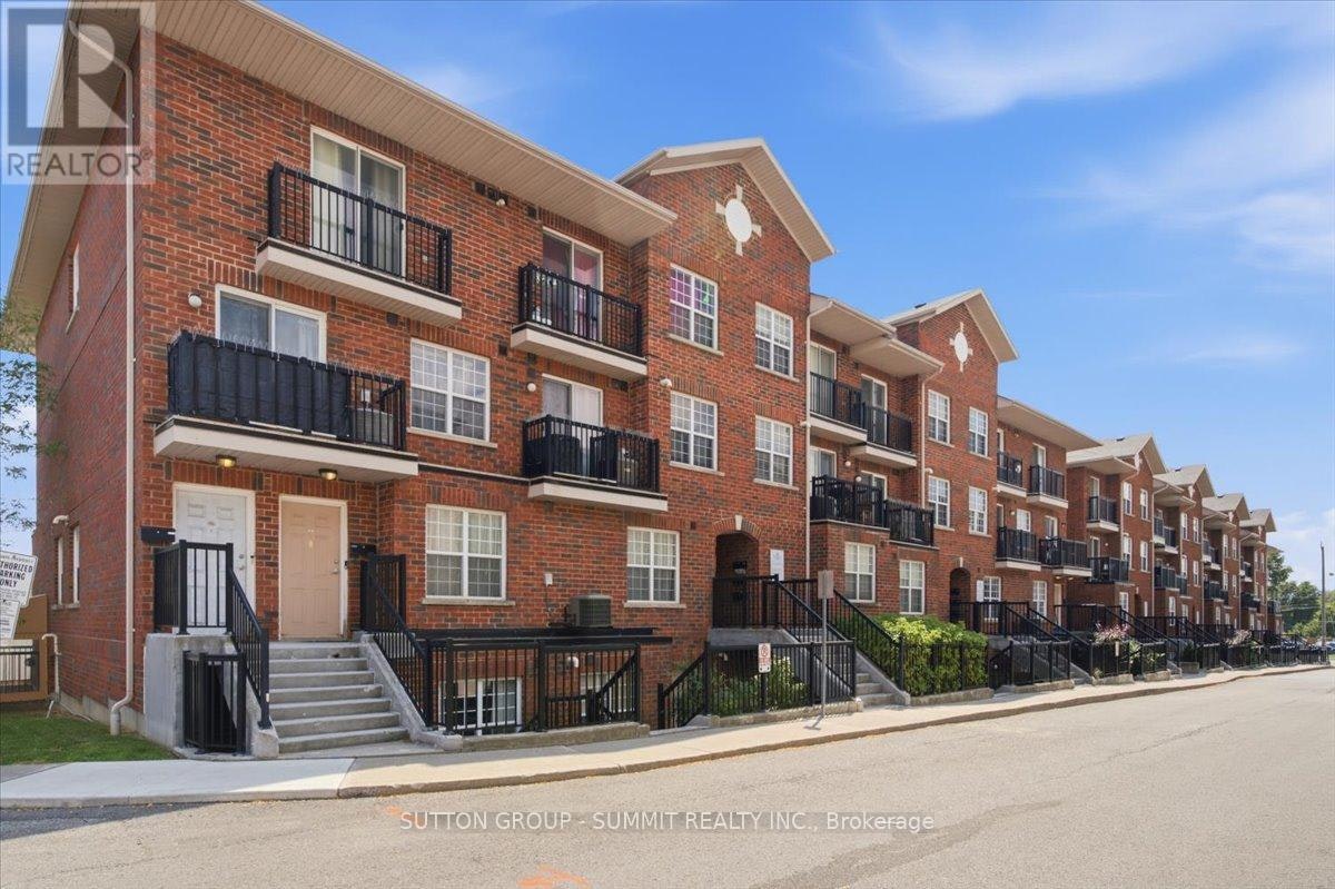 201-25 Strangford Lane, Toronto, ON, M1L 0E5