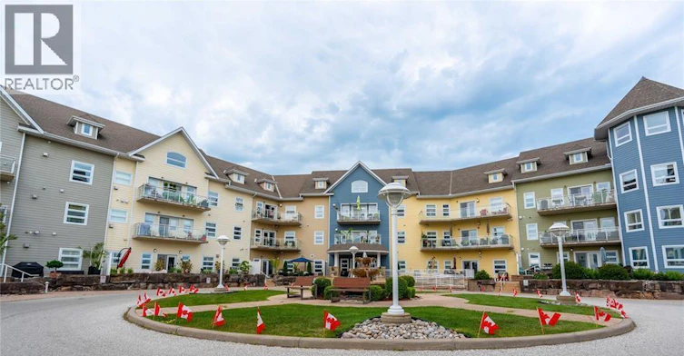 302-1550 Venetian Boulevard, Point Edward, ON, N7T 0A4