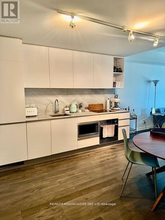 510-377 Madison Avenue, Toronto, ON, M4V 3E1 - 11