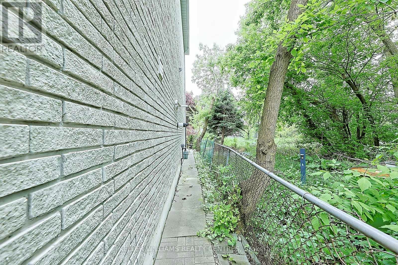 BSMT-61 Fairchild Avenue, Toronto, ON, M2M 1T8 - 13